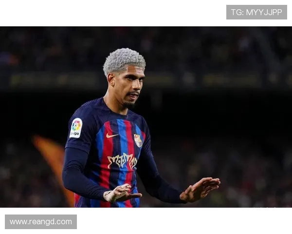 阿劳霍回忆踢中锋经历：教练提问毫不犹豫选择了中路位置