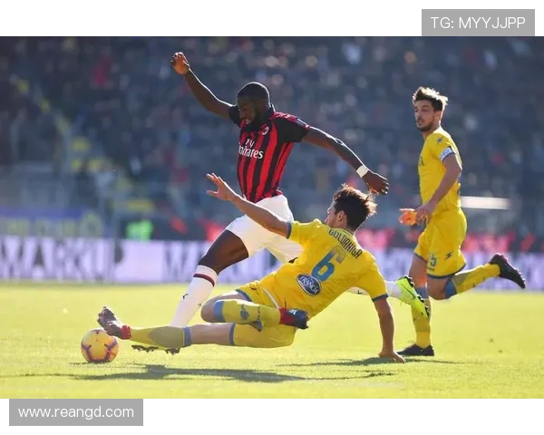 米兰对比萨十四胜三平唯一败仗源于意乙提前升级后的松懈